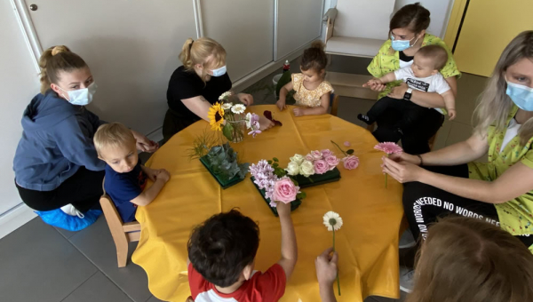 Saint-Avold : les enfants de la micro-crèche Mélusine découvrent le monde des fleurs 